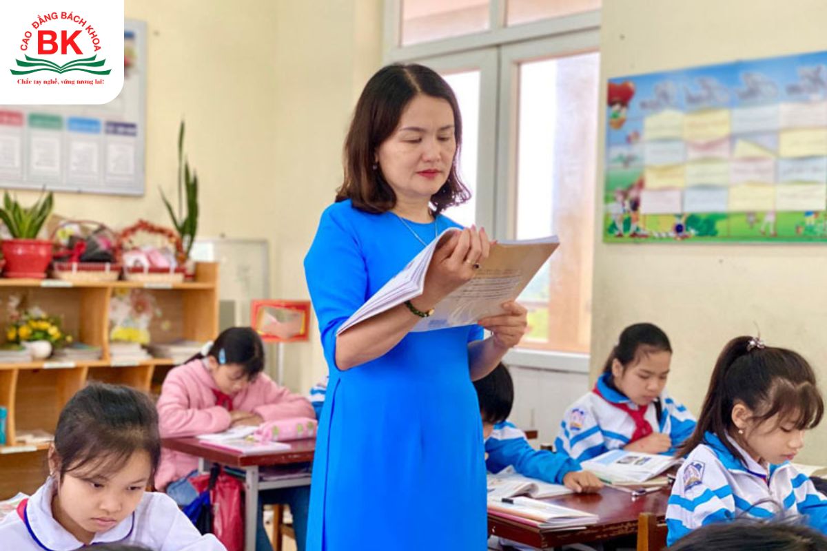 Nhóm Khoa học giáo dục và Đào tạo giáo viên mang đến cơ hội việc làm phong phú cho các bạn tổ hợp môn C14