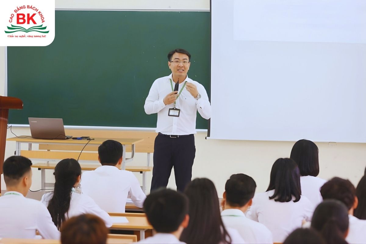 Tổ hợp môn C16 tạo cơ hội cho sinh viên học tập trong ngành GDCD