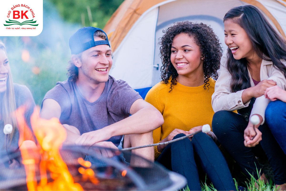 tham gia các hoạt động ngoại khóa giúp các bạn khối C18 phát triển kỹ năng mềm