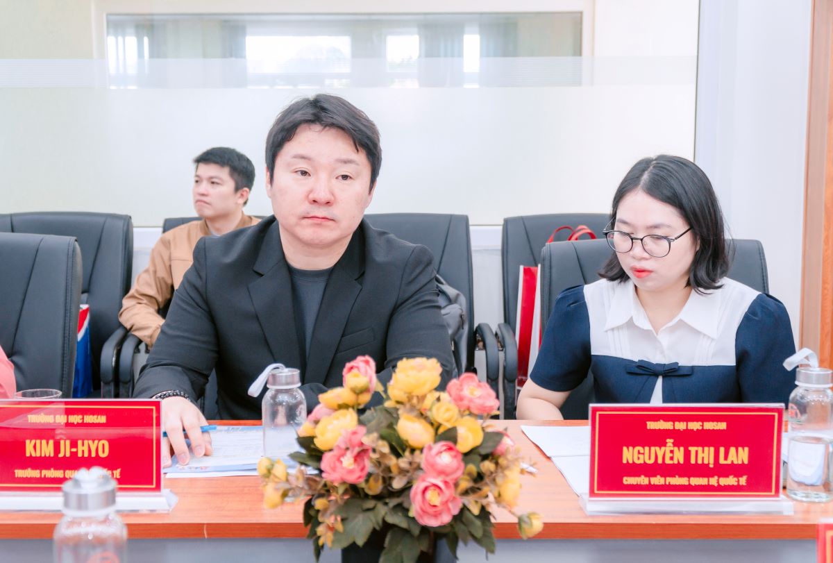 Đại diện phía Đại học Hosan (Hàn Quốc)