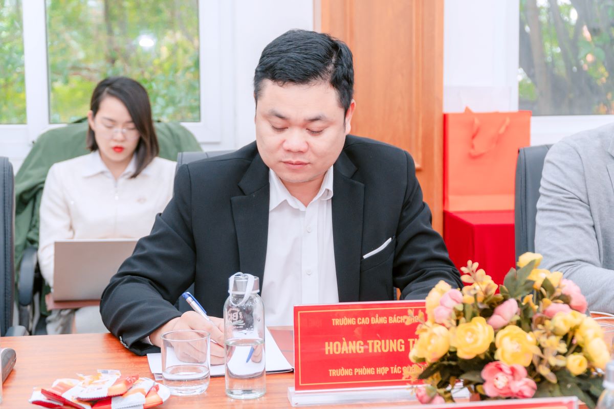 Cao đẳng Bách Khoa ký kết hợp tác với Đại học Karlshochschule