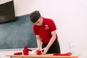 Sinh viên Cao đẳng Bách Khoa thực hành nghiệp vụ khách sạn