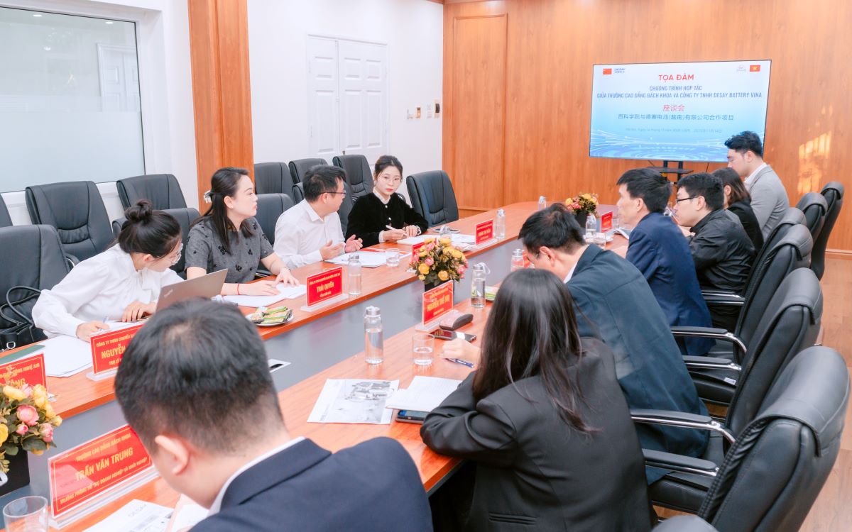 Tọa đàm trao đổi hợp tác giữa Trường Cao đẳng Bách Khoa và Công ty TNHH Desay Battery Vina