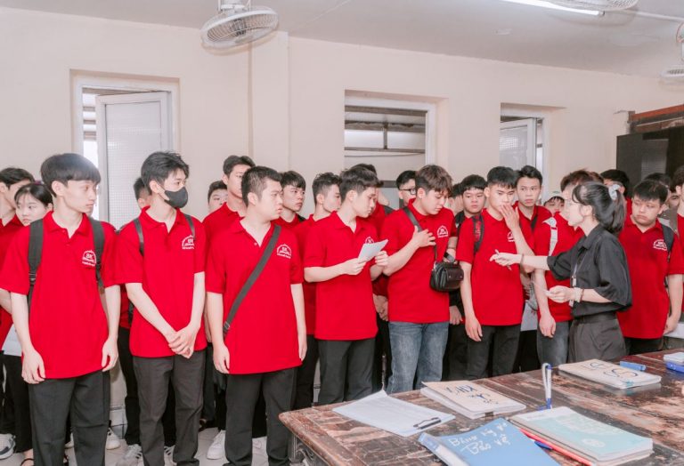Sinh viên Cao đẳng Bách Khoa đi thực tập