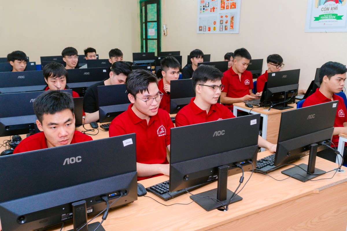 Học ngành lập trình máy tính tại Cao đẳng Bách Khoa
