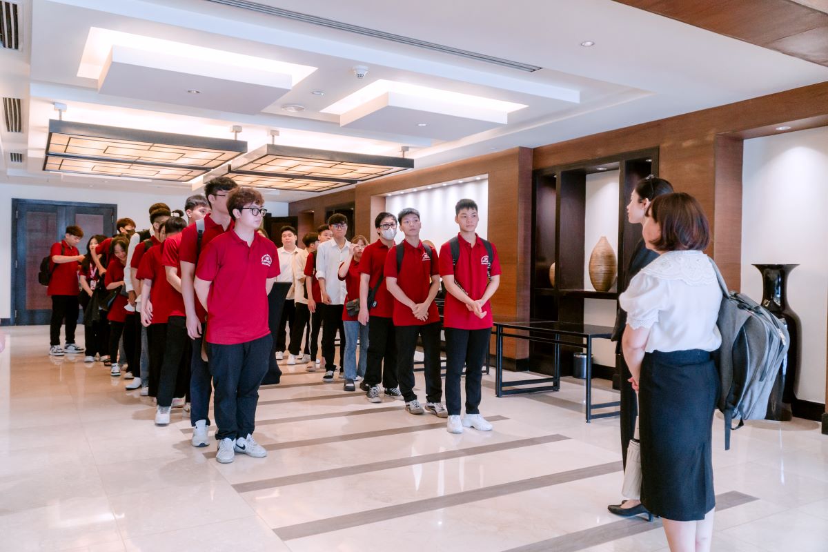 Sinh viên Cao đẳng Bách Khoa thực tập tại khách sạn