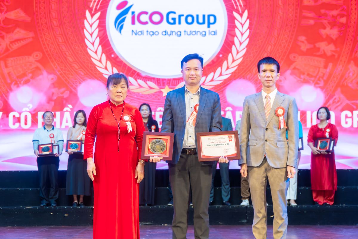 Trường Cao đẳng Bách Khoa trao kỷ niệm chương cho Công ty Cổ phần Quốc tế ICO (Tập đoàn Ico Group)