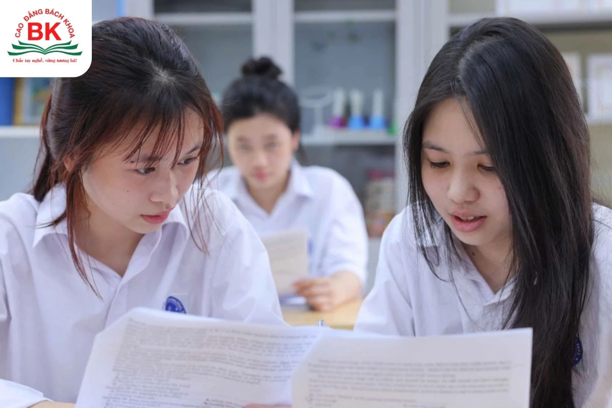 Những học sinh nào phù hợp với khối thi C06?