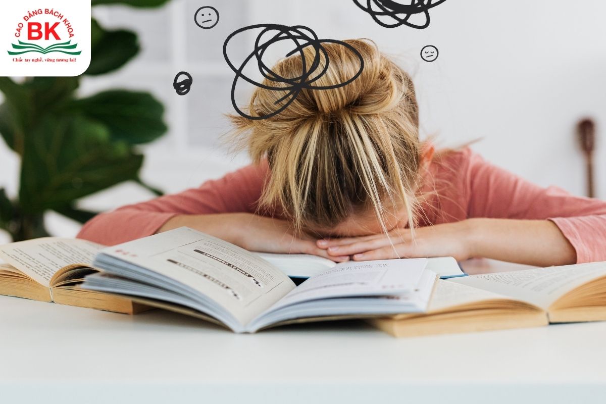 Lượng kiến thức lớn khiến bạn dễ rơi vào khủng hoảng và chán nản