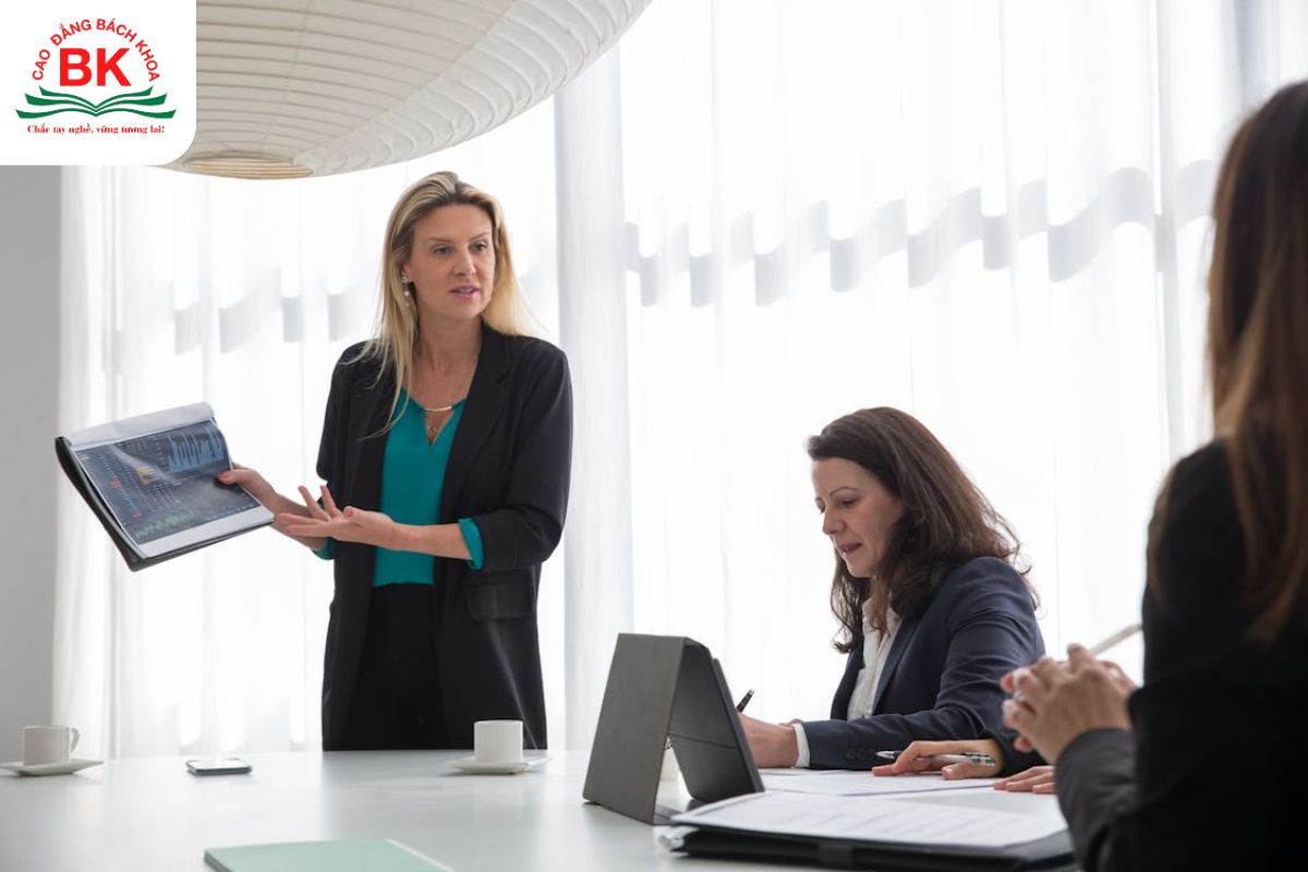 Nhóm cầu toàn là người lãnh đạo nghiêm khắc, công bằng