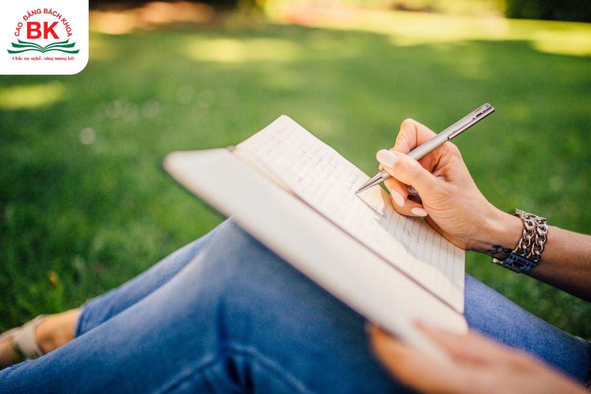 Viết nhật ký là cách tốt để hiểu hơn về bản thân Viết nhật ký là cách tốt để hiểu hơn về bản thân