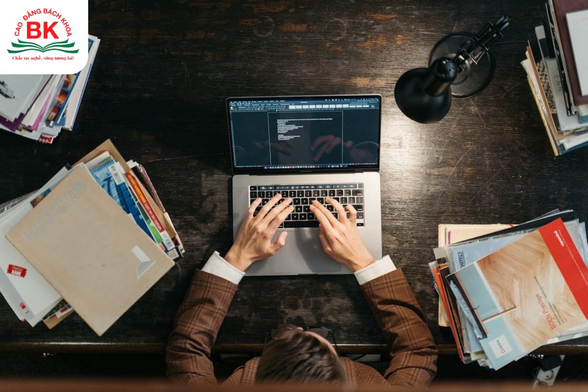 Người tham vọng là một nhân viên luôn làm việc với năng suất cao, đạt được thành tích tốt