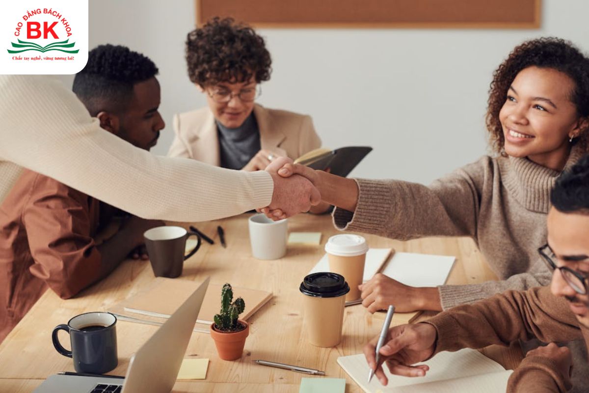 Để làm việc nhóm tốt với nhóm tham vọng thì những người trong tập thể ấy phải có cùng năng lượng hướng đến thành công