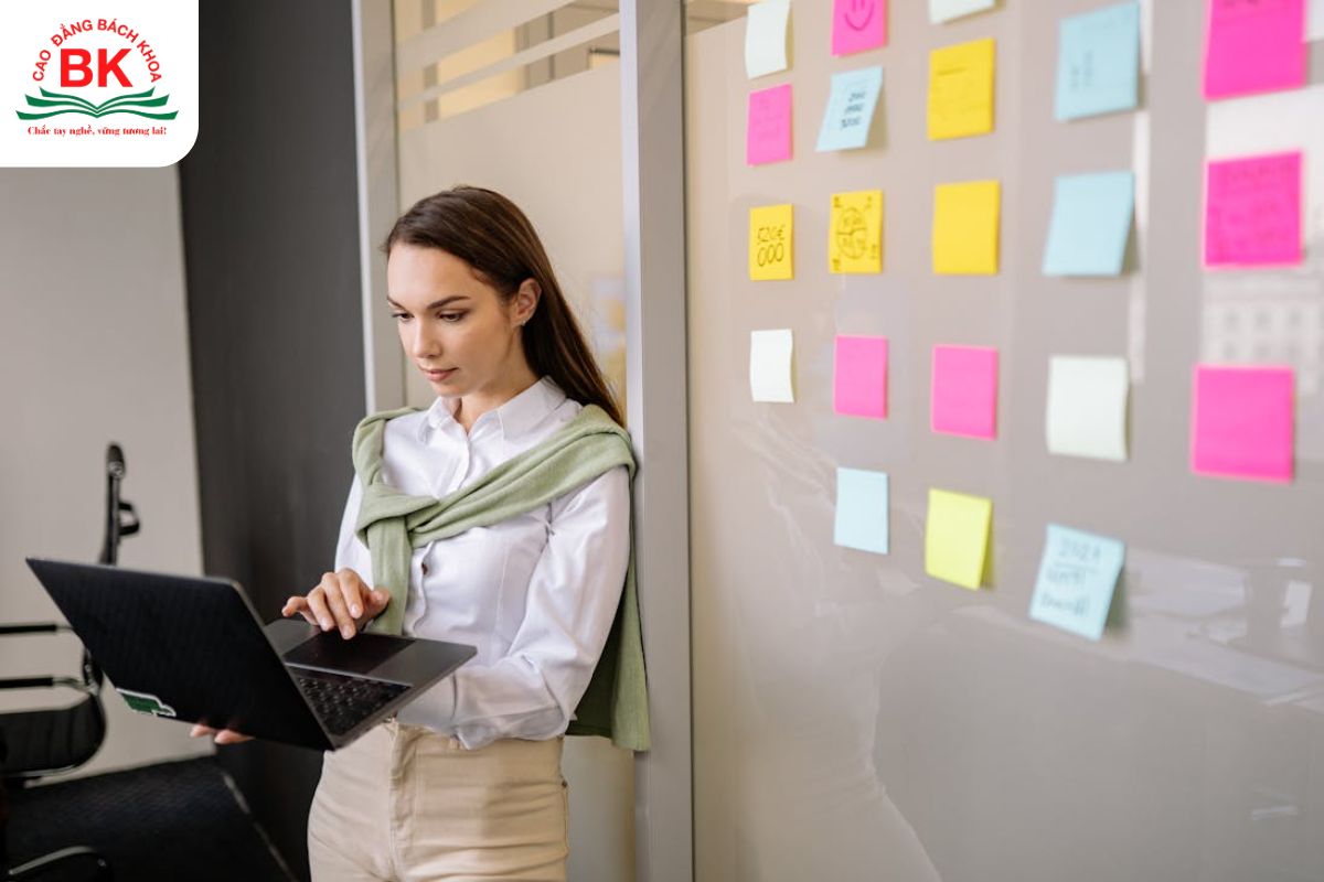 Người theo chủ nghĩa cá nhân khi làm nhân viên là những người có khả năng đóng góp những ý tưởng độc đáo, sáng tạo và mang tính nghệ thuật cao Người theo chủ nghĩa cá nhân khi làm nhân viên là những người có khả năng đóng góp những ý tưởng độc đáo, sáng tạo và mang tính nghệ thuật cao vào công việc