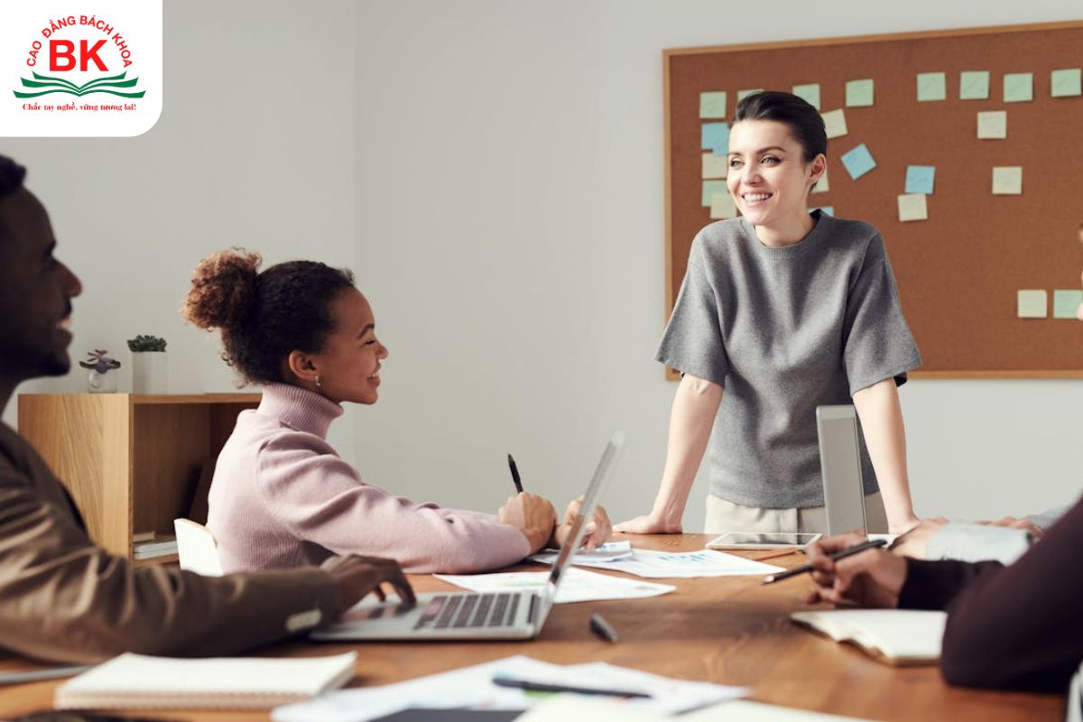 Lãnh đạo thuộc nhóm theo chủ nghĩa cá nhân rất quan tâm đến tiềm năng và sự phát triển của từng cá nhân Lãnh đạo thuộc nhóm theo chủ nghĩa cá nhân rất quan tâm đến tiềm năng và sự phát triển của từng cá nhân