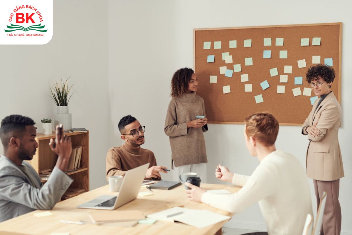 Người theo chủ nghĩa cá nhân khi làm việc nhóm thường sẽ tôn trọng quan điểm, ý kiến của từng người Người theo chủ nghĩa cá nhân khi làm việc nhóm thường sẽ tôn trọng quan điểm, ý kiến của từng người