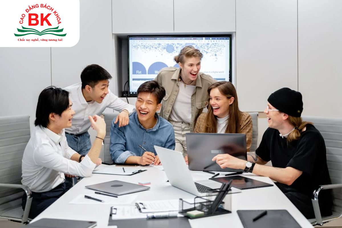 Nhóm tính cách I có kỹ năng giao tiếp xã hội tốt