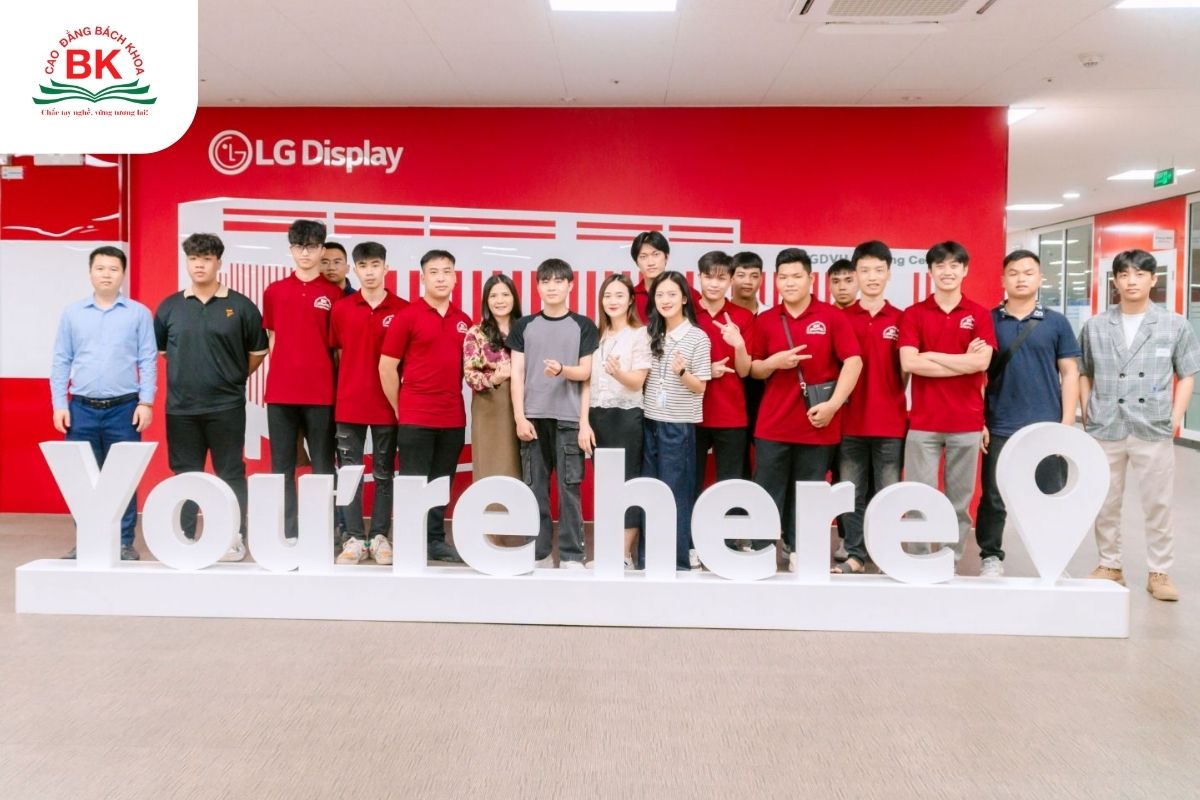 Sinh viên Trường Cao đẳng Bách Khoa tham quan nhà máy LG Display