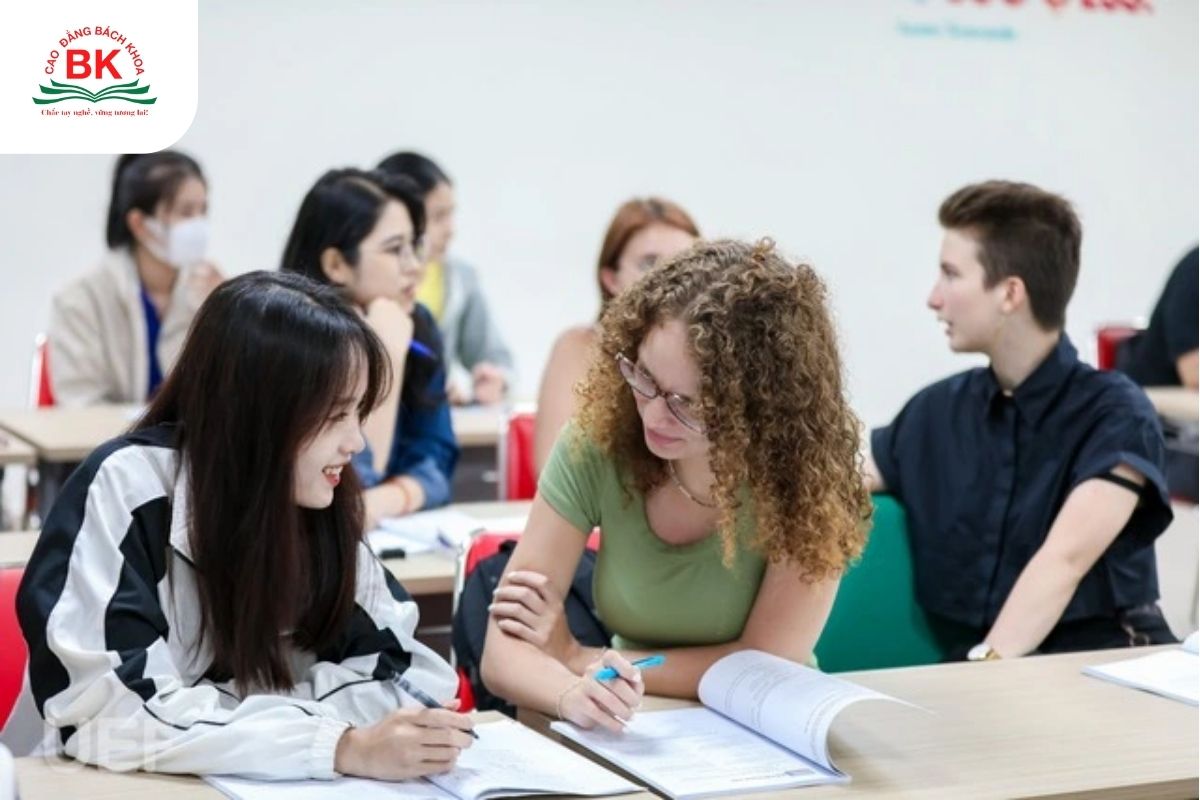 Du học sinh sử dụng phương thức xét tuyển 411 để học tập tại Việt Nam