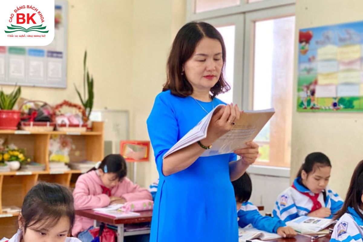 Nhóm ngành Sư phạm dành cho các bạn khối D09 yêu thích công việc giảng dạy Nhóm ngành Sư phạm dành cho các bạn khối D09 yêu thích công việc giảng dạy