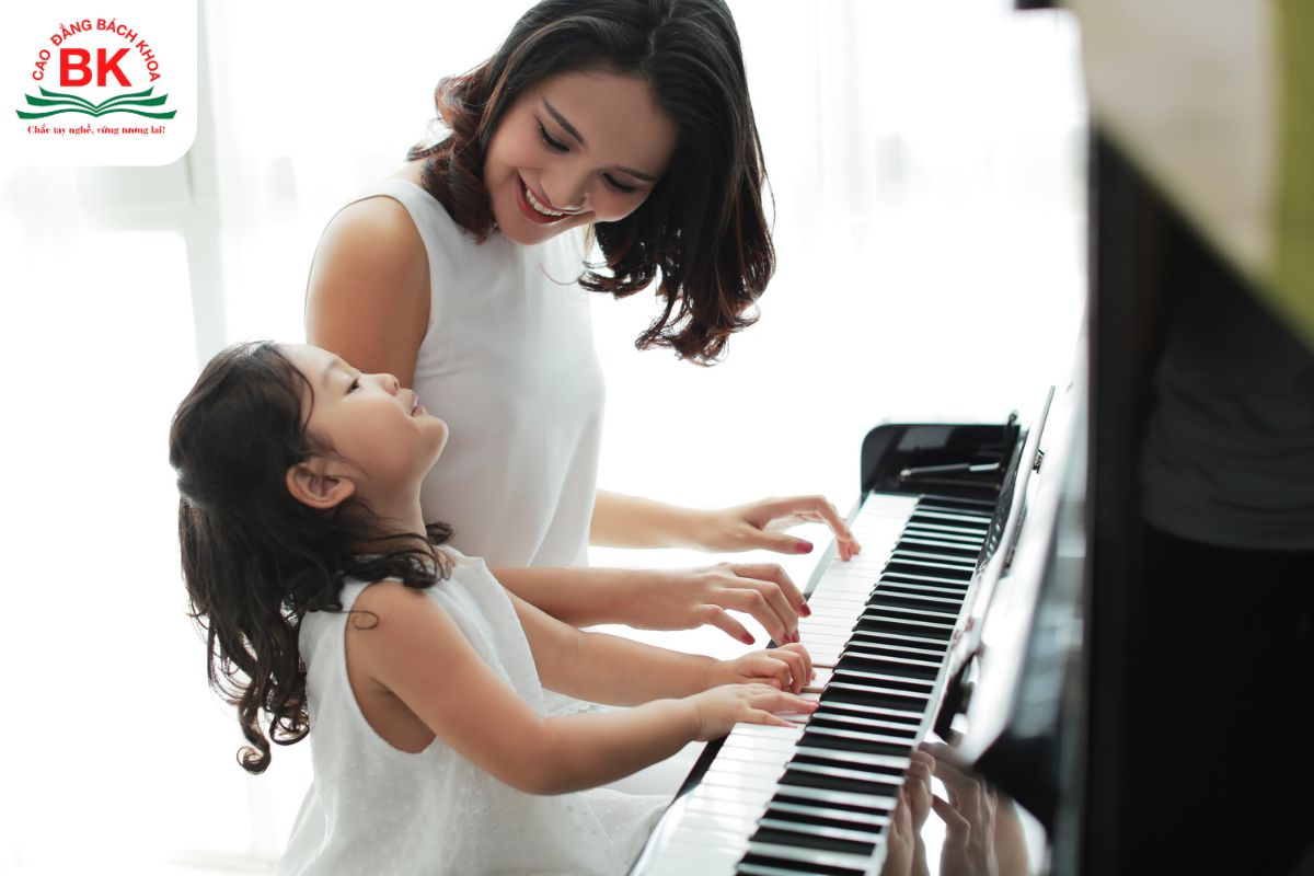 Chơi piano giúp rèn luyện hai bán cầu não: não phải và não trái