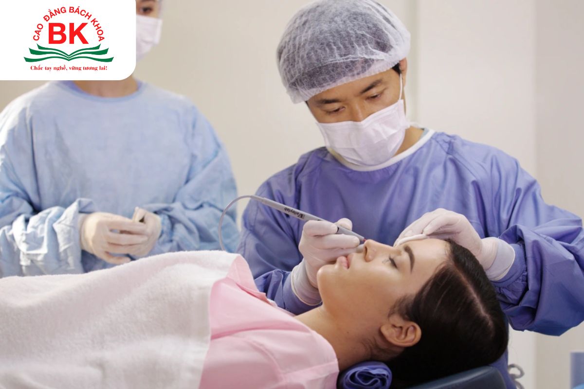 Người có trí tuệ về không gian hợp nghề bác sĩ thẩm mỹ