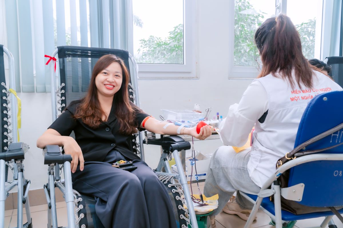 Thầy cô thuộc khoa Công nghệ thông tin trường Cao đẳng Bách Khoa tham gia ngày hội hiến máu Thầy cô thuộc khoa Công nghệ thông tin trường Cao đẳng Bách Khoa tham gia ngày hội hiến máu