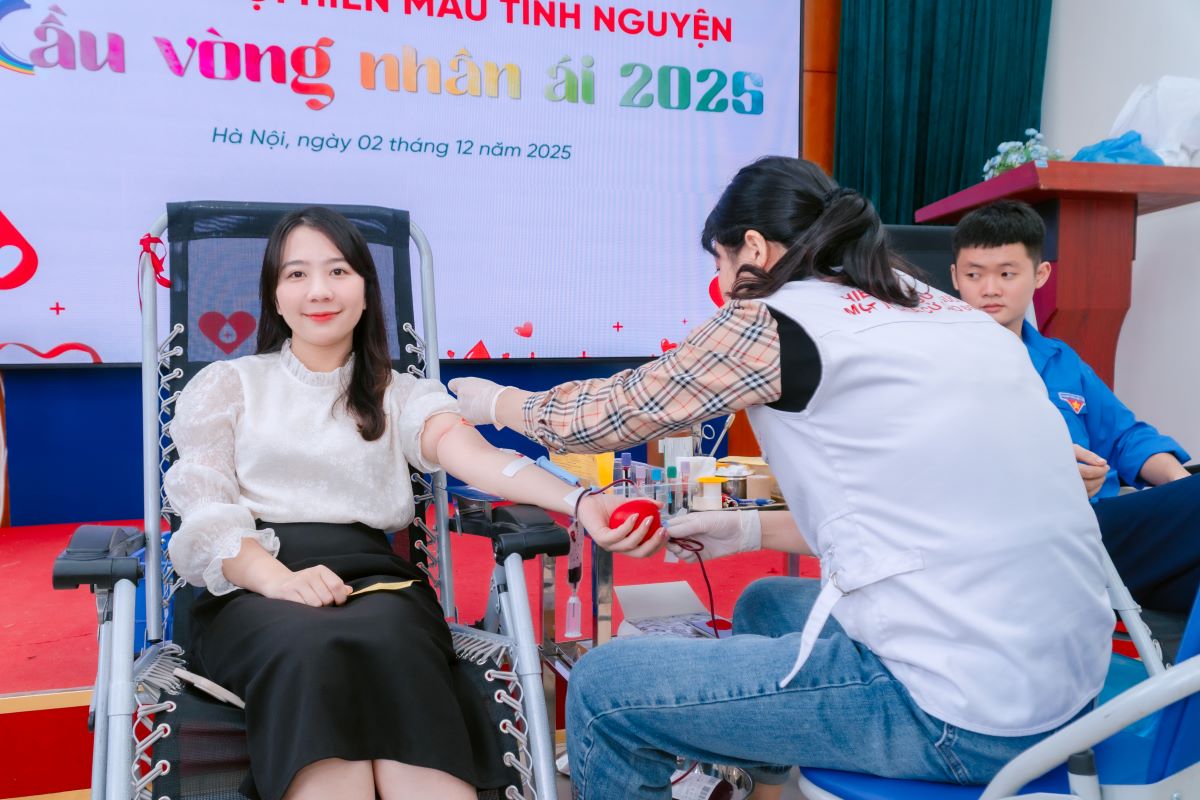 Thầy cô thuộc phòng Tuyển sinh trường Cao đẳng Bách Khoa tham gia ngày hội hiến máu Thầy cô thuộc phòng Tuyển sinh trường Cao đẳng Bách Khoa tham gia ngày hội hiến máu