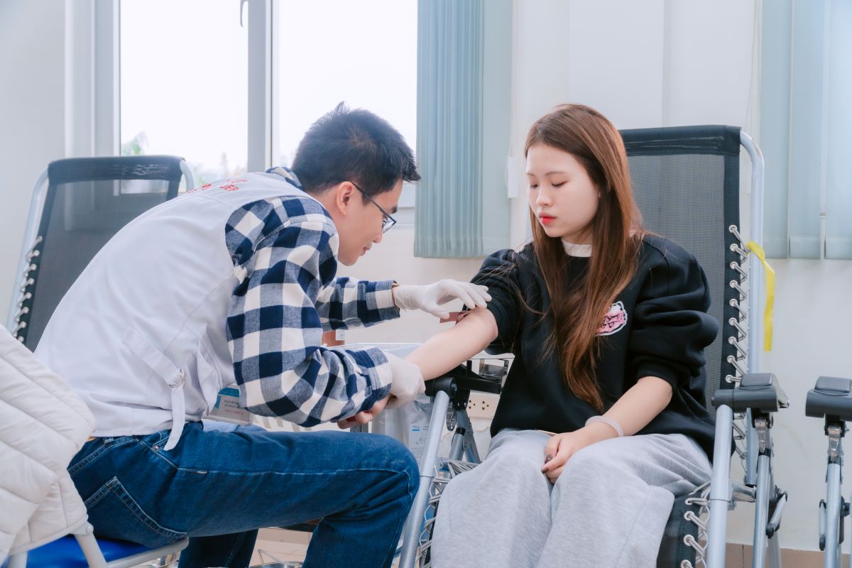 Ngày hội Hiến máu “Cầu vồng nhân ái” 2025 tại Cao đẳng Bách Khoa