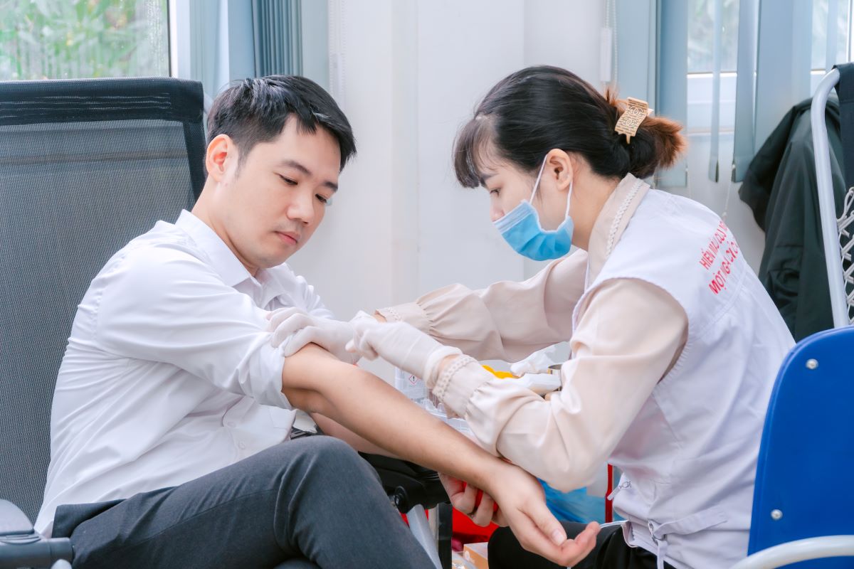 Ngày hội Hiến máu “Cầu vồng nhân ái” 2025 tại Cao đẳng Bách Khoa