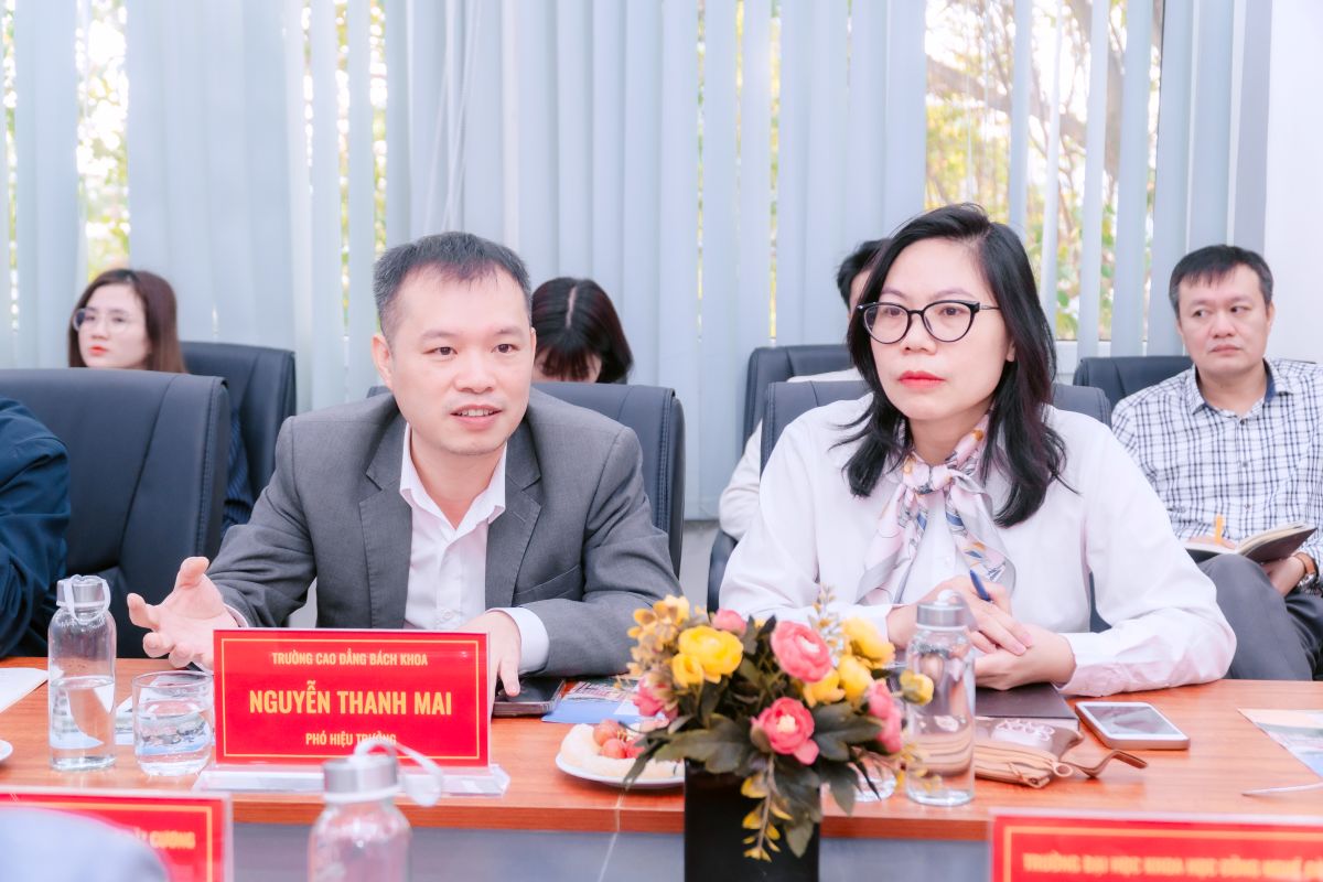 ThS. Nguyễn Thanh Mai - Phó Hiệu trưởng Trường Cao đẳng Bách Khoa phát biểu tại buổi tọa đàm ThS. Nguyễn Thanh Mai - Phó Hiệu trưởng Trường Cao đẳng Bách Khoa phát biểu tại buổi tọa đàm