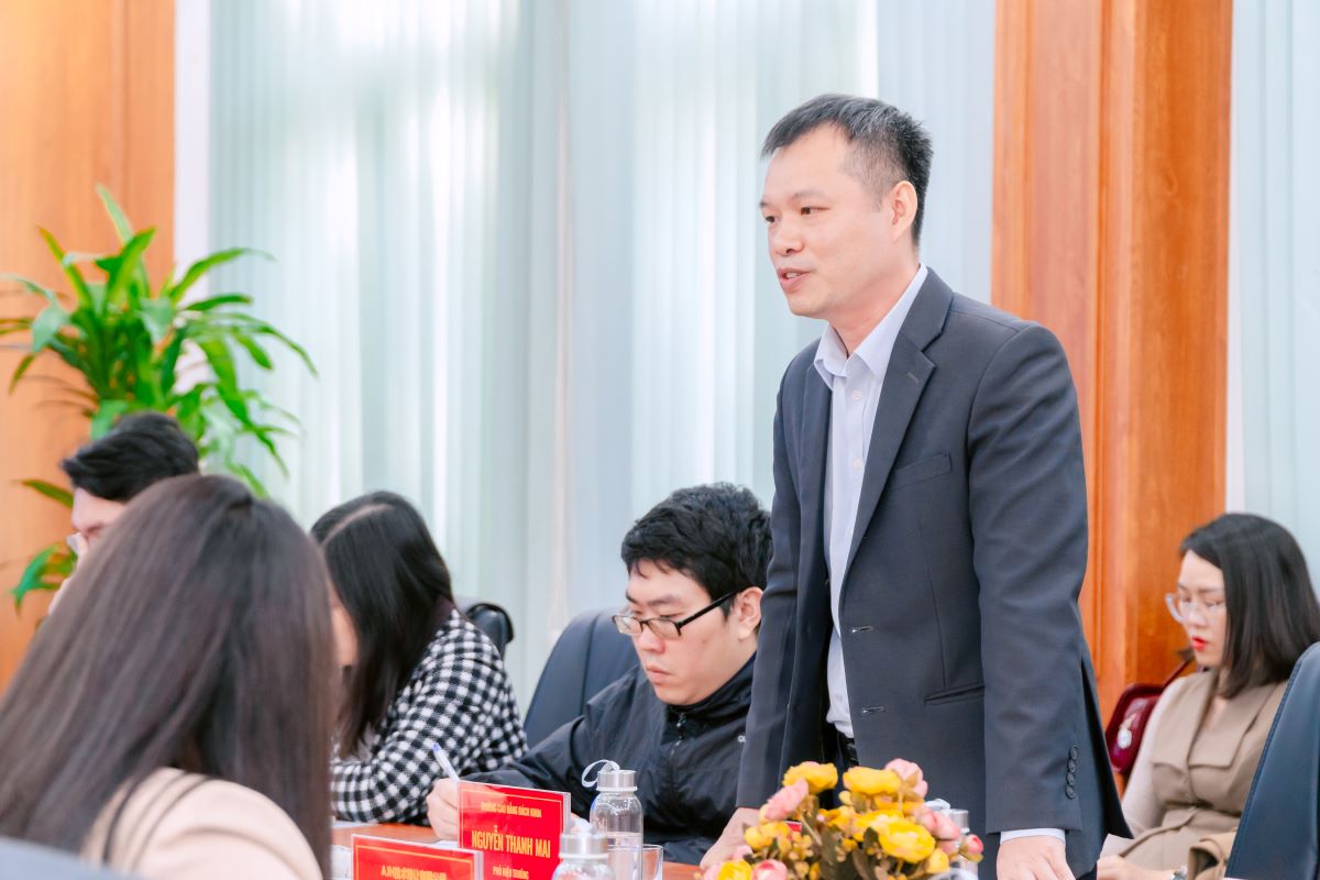 ThS. Nguyễn Thanh Mai - Phó Hiệu trưởng Trường Cao đẳng Bách Khoa phát biểu tại buổi ký kết ThS. Nguyễn Thanh Mai - Phó Hiệu trưởng Trường Cao đẳng Bách Khoa phát biểu tại buổi ký kết