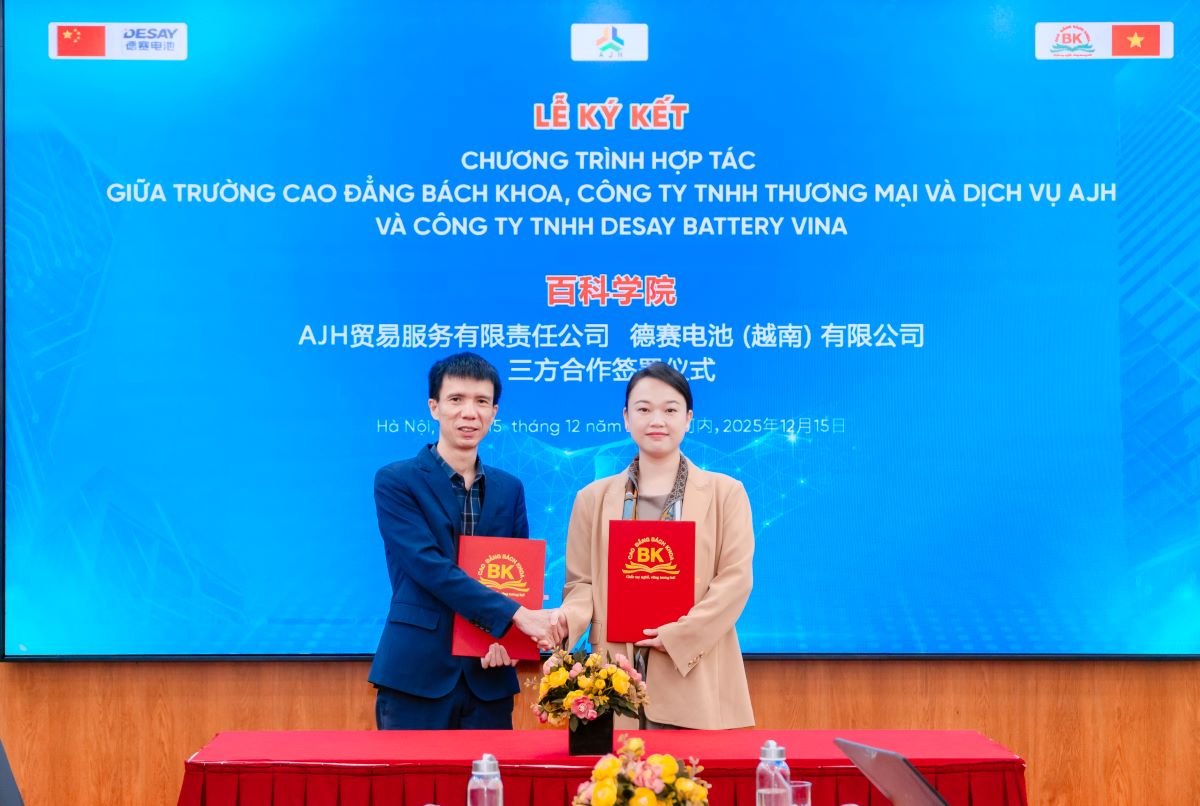 Đại diện Trường Cao đẳng Bách Khoa và Công ty Anh Gia Hào ký kết biên bản ghi nhớ Đại diện Trường Cao đẳng Bách Khoa và Công ty Anh Gia Hào ký kết biên bản ghi nhớ