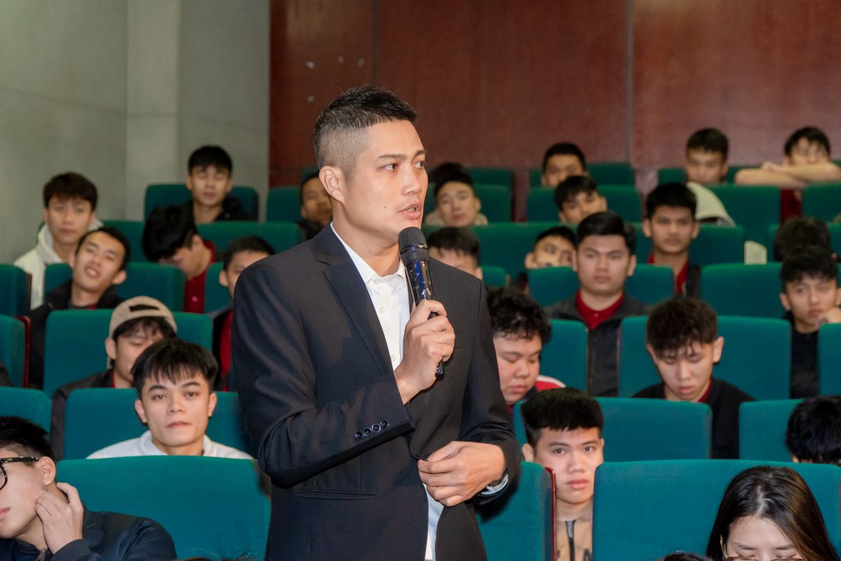 Thầy Phạm Ngọc Tuân - Trường khoa Công nghệ ô tô của Trường Cao đẳng Bách Khoa chia sẻ tại talkshow