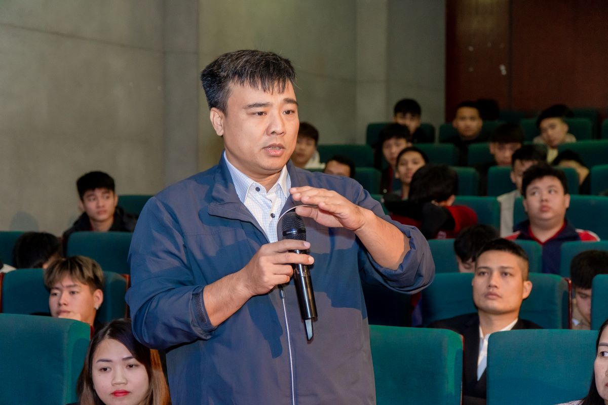 Thầy Vũ Trường Thi - Giảng viên khoa Công nghệ ô tô chia sẻ tại talkshow