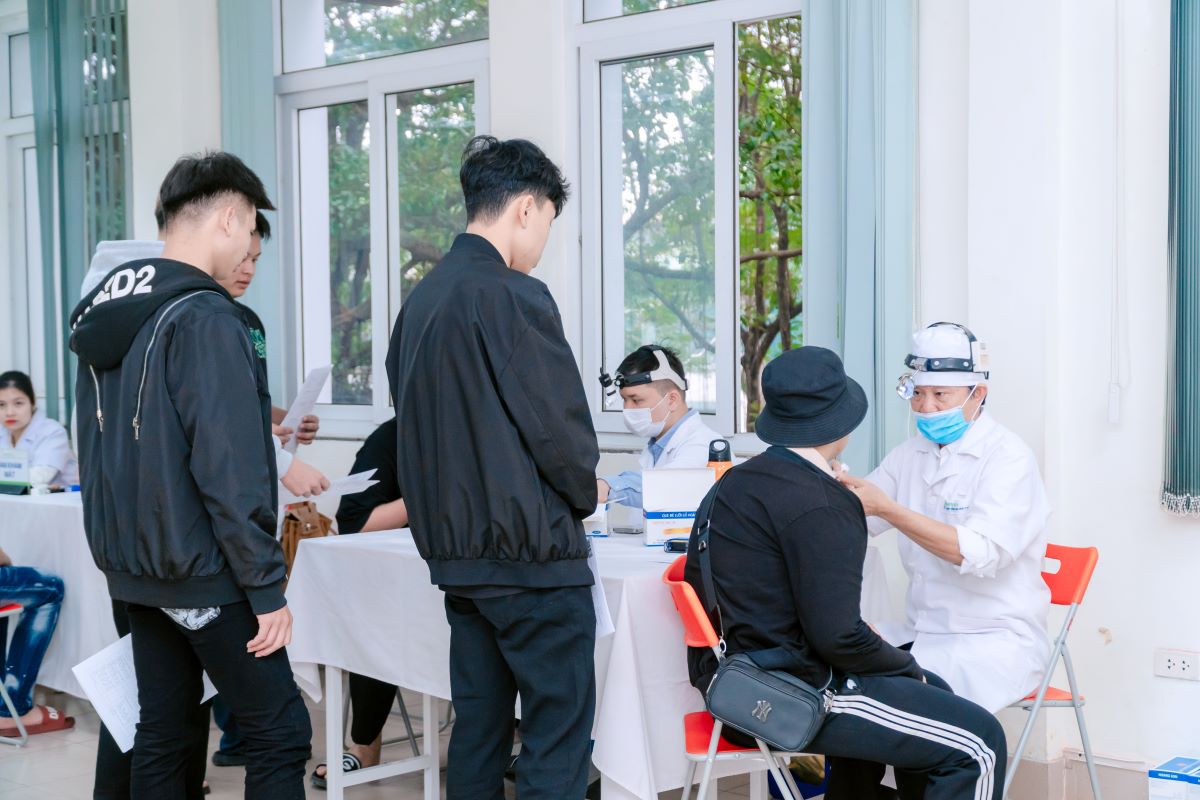Trường Cao đẳng Bách Khoa tổ chức khám sức khỏe đầu khóa cho sinh viên K17
