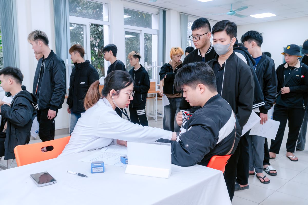 Trường Cao đẳng Bách Khoa tổ chức khám sức khỏe đầu khóa cho sinh viên K17