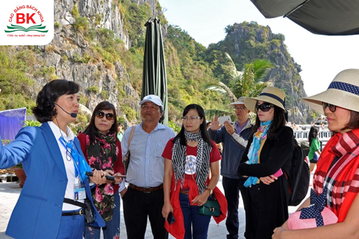 Nhóm 7W6 hợp nghề hướng dẫn viên du lịch Nhóm 7W6 hợp nghề hướng dẫn viên du lịch