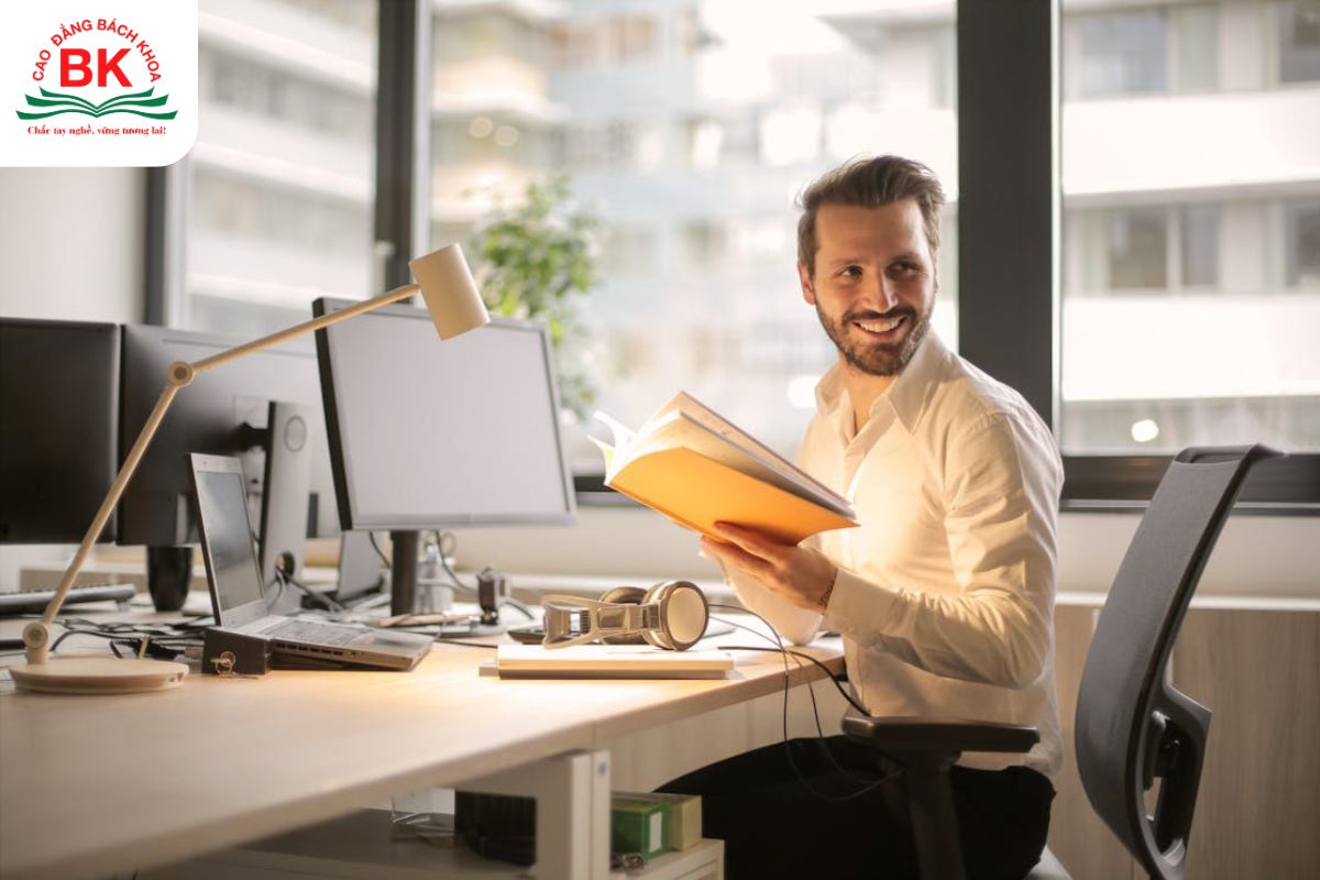 Người nhiệt huyết khi làm nhân viên là những người có nhiều ý tưởng, mang lại không khí vui vẻ và luôn sẵn sàng thử nghiệm những phương pháp làm việc mới Người nhiệt huyết khi làm nhân viên là những người có nhiều ý tưởng, mang lại không khí vui vẻ và luôn sẵn sàng thử nghiệm những phương pháp làm việc mới