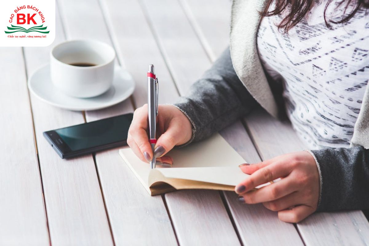 Để hiểu thêm về tính cách, suy nghĩ và thiên hướng của mình, bạn có thể rèn luyện thói quen viết nhật ký mỗi ngày Để hiểu thêm về tính cách, suy nghĩ và thiên hướng của mình, bạn có thể rèn luyện thói quen viết nhật ký mỗi ngày