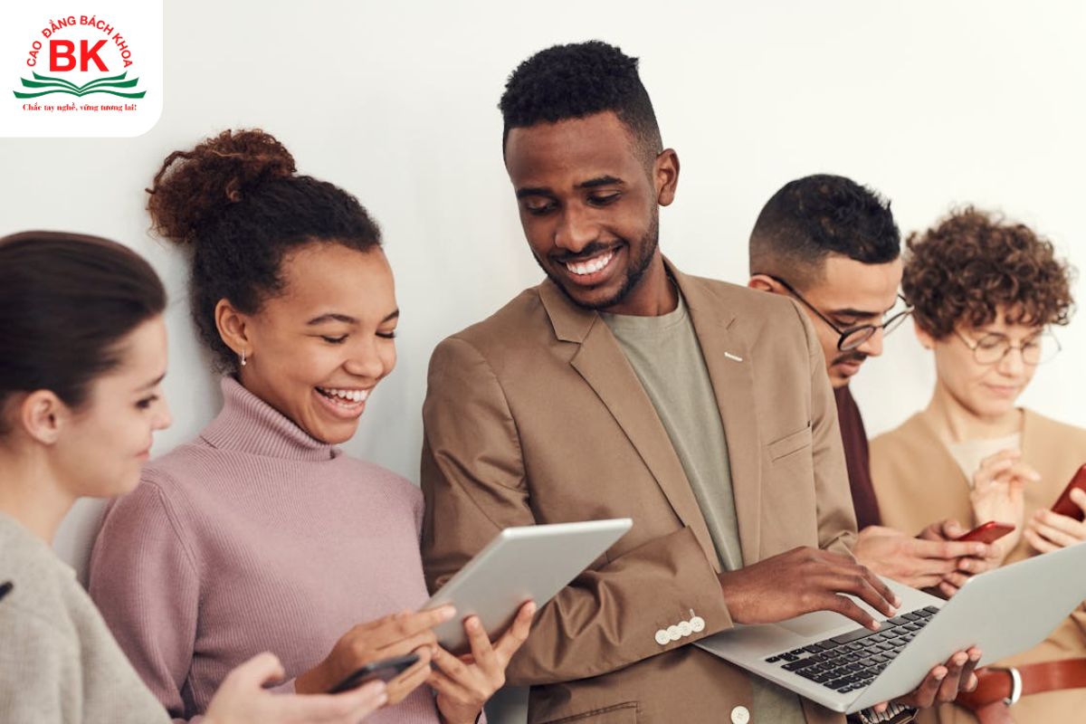 Nhóm trung thành hợp làm việc với nhóm có cách làm việc minh bạch, rõ ràng Nhóm trung thành hợp làm việc với nhóm có cách làm việc minh bạch, rõ ràng