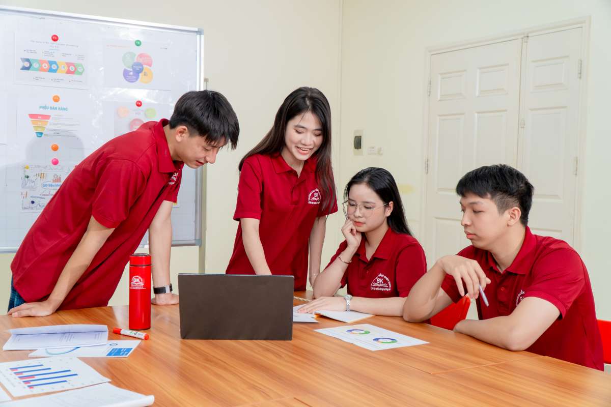 Thương mại điện tử học trường nào