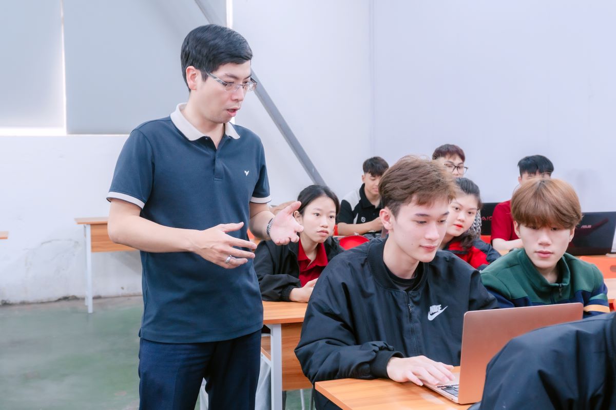 Học ngành Thương mại điện tử hệ cao đẳng chú trọng thực hành