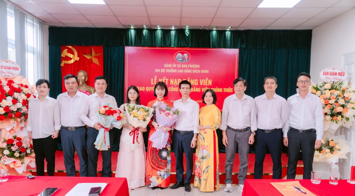 Cán bộ quản lý và giảng viên Trường Cao đẳng Bách Khoa