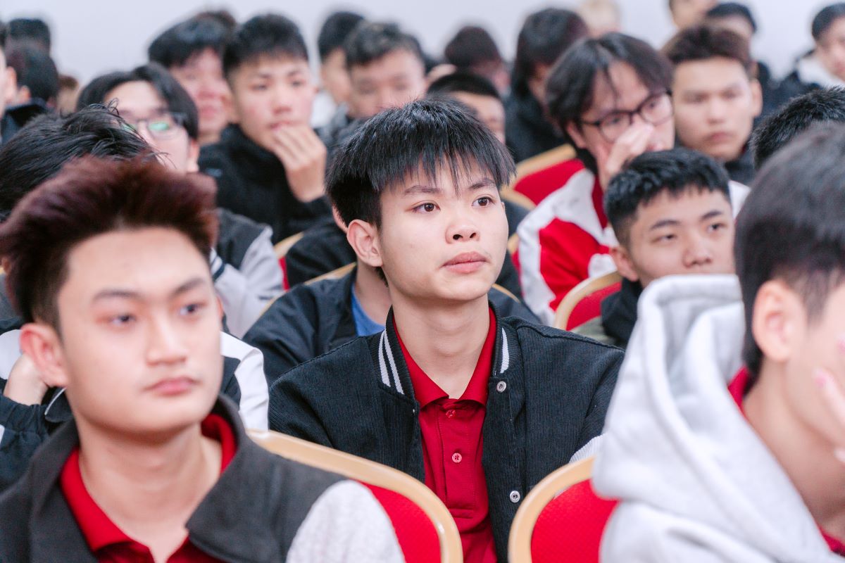 Cao đẳng Bách Khoa tổ chức tuyên truyền, phổ biến kiến thức pháp luật về trật tự an toàn giao thông, vũ khí, vật liệu nổ và pháo