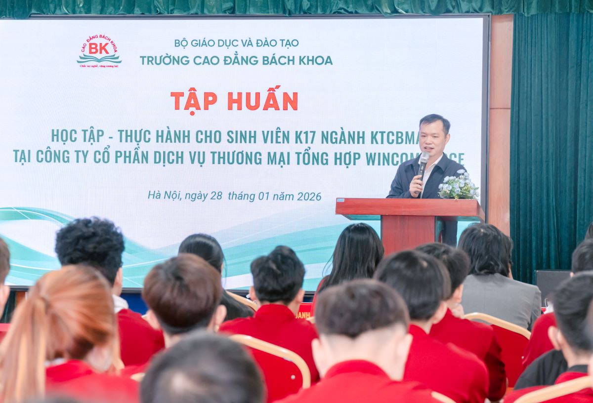 ThS. Nguyễn Thanh Mai - Phó Hiệu trưởng nhà trường phát biểu tại chương trình ThS. Nguyễn Thanh Mai - Phó Hiệu trưởng nhà trường phát biểu tại chương trình