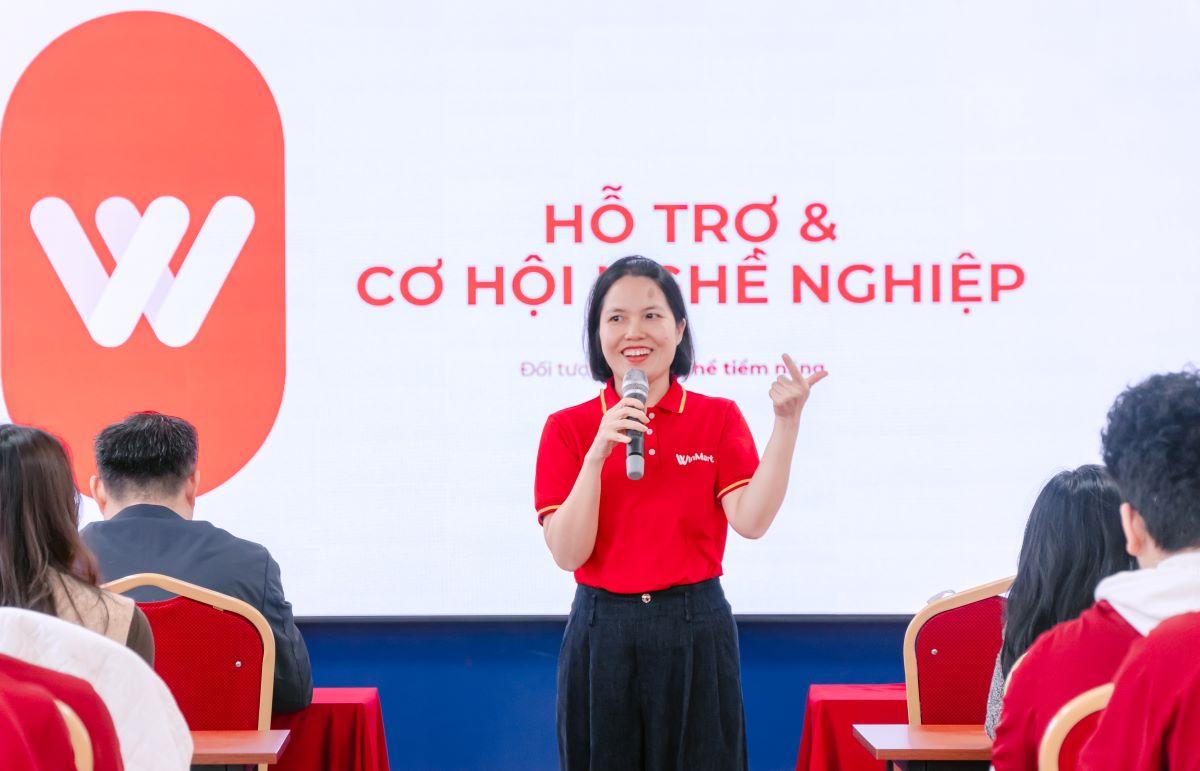 Đại diện phía Wincommerce chia sẻ về cơ hội nghề nghiệp cho sinh viên Đại diện phía Wincommerce chia sẻ về cơ hội nghề nghiệp cho sinh viên