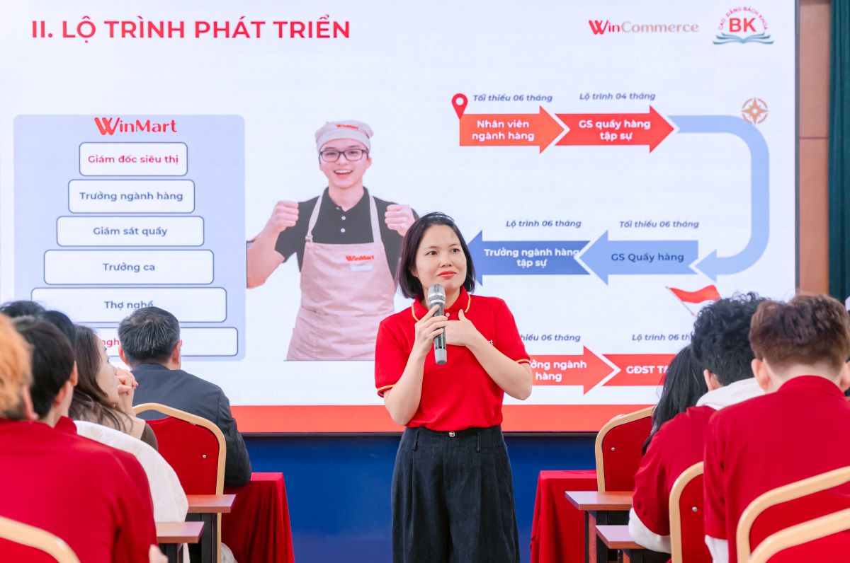 Đại diện phía Wincommerce chia sẻ về lộ trình phát triển cho sinh viên