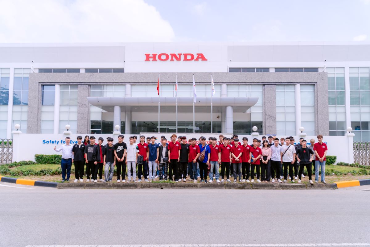 Sinh viên Cao đẳng Bách Khoa trải nghiệm tham quan nhà máy Honda Việt Nam Sinh viên Cao đẳng Bách Khoa trải nghiệm tham quan nhà máy Honda Việt Nam