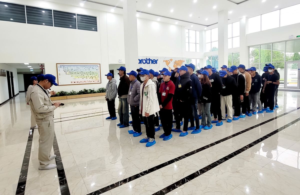 Sinh viên Cao đẳng Bách Khoa trải nghiệm thực tế tại Brother Việt Nam